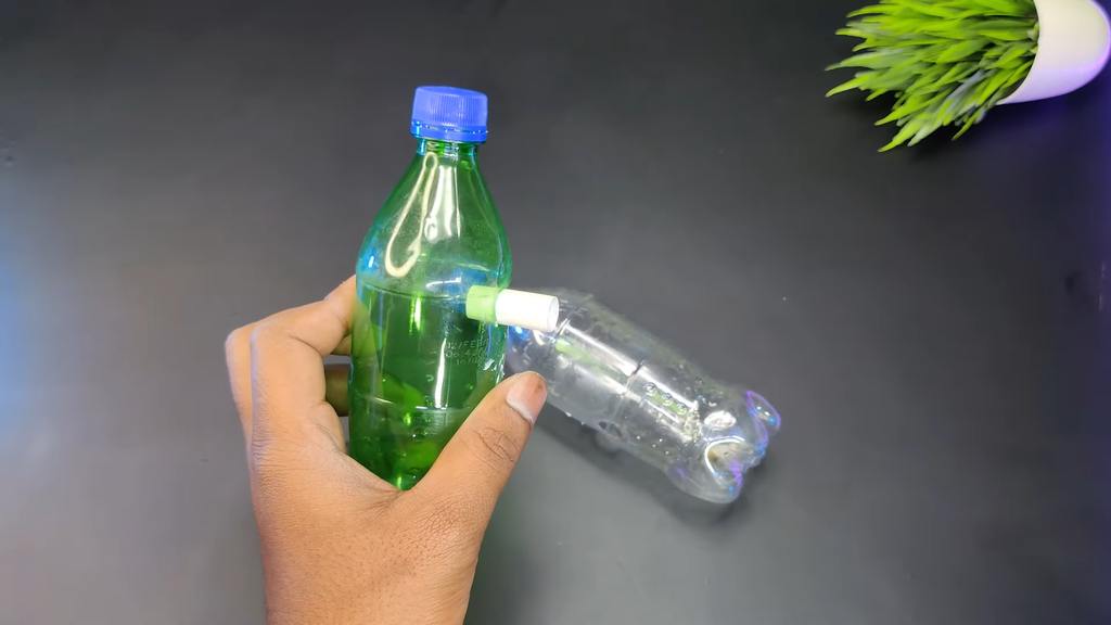  Connecting Bottles with Plastic Tube for Water Gun