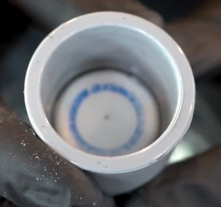 Fitting Pipe Coupling on Bottle Cap