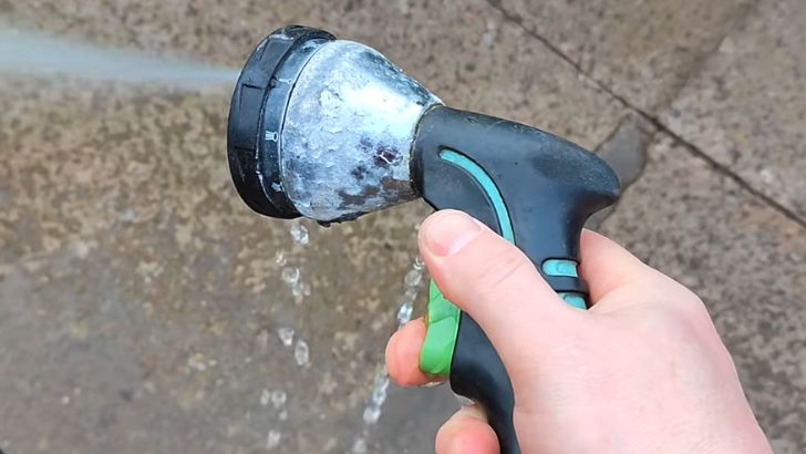 Water leaking from spray gun